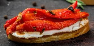Roasted Red Pepper and Goat Cheese Crostini